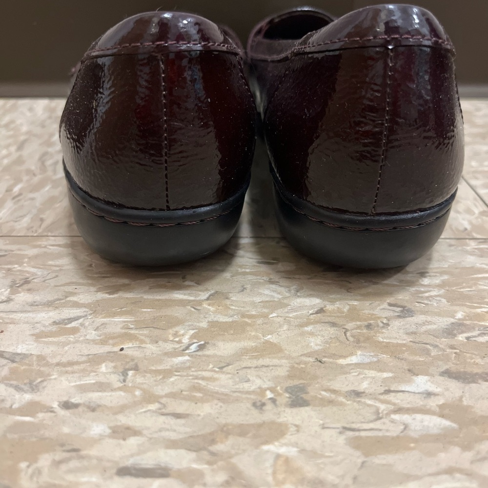 Clark’s shoe - Picture 3 of 5
